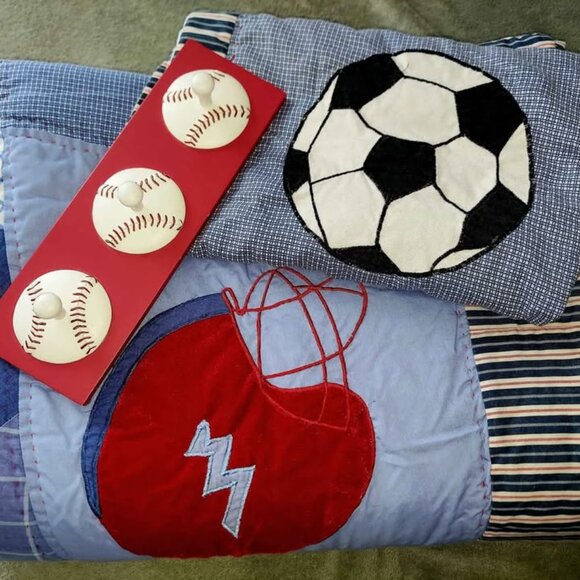 Sports Bedding! Twin Lightweight Quilt and Sham, Vibrant Blue Plaid, +Wall Hooks - Picture 3 of 6
